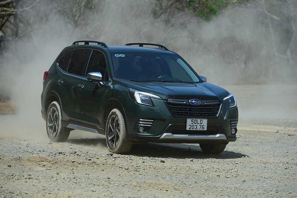 Subaru Forester 2023 nhập khẩu Thái Lan : SUV gia đình cho người mê cầm lái