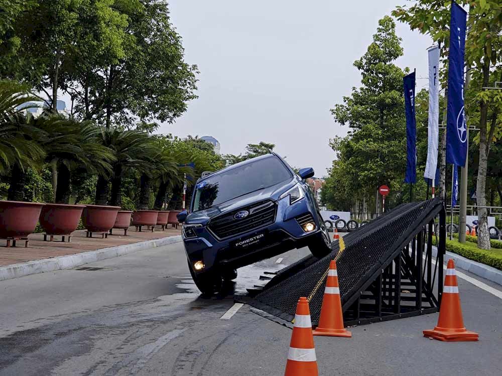 Subaru Forester giảm gi&aacute; l&ecirc;n đến 379 triệu xả h&agrave;ng tồn kho 